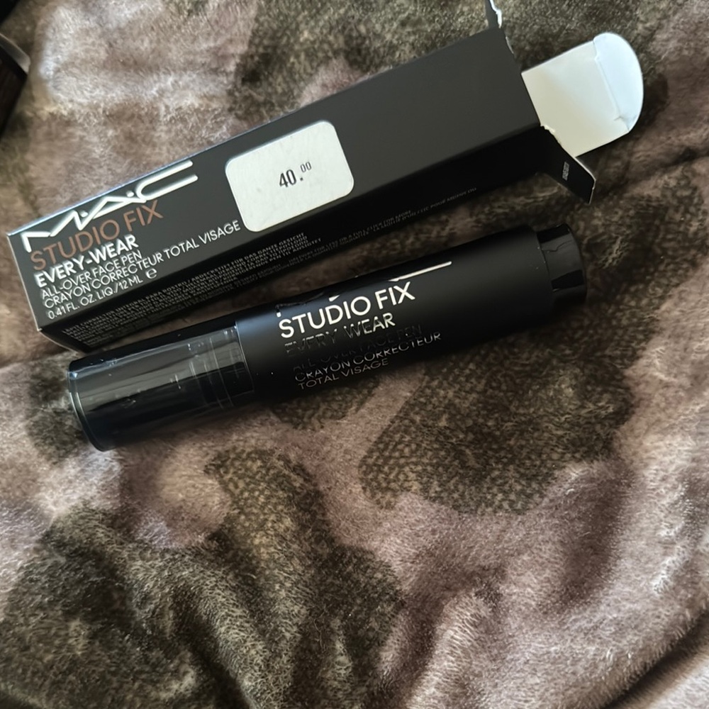MAC Studio Fix Every-Wear Concealer - Picture 2 of 2
